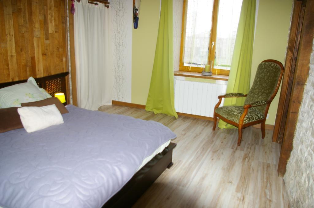 Gite Au Chalet Laferté-sur-Aube Værelse billede